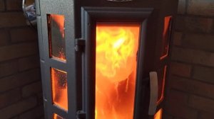 Классный УГЛОВОЙ КАМИН для небольшого дома, который занимает мало места и создаёт домашний уют.