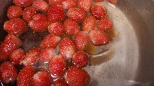Кисель из клубники и мандарина
