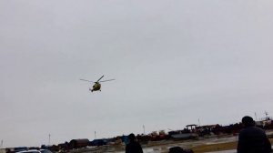 Приземление вертолета Ми-8 на близком расстоянии / Mi-8 helicopter landing at close range