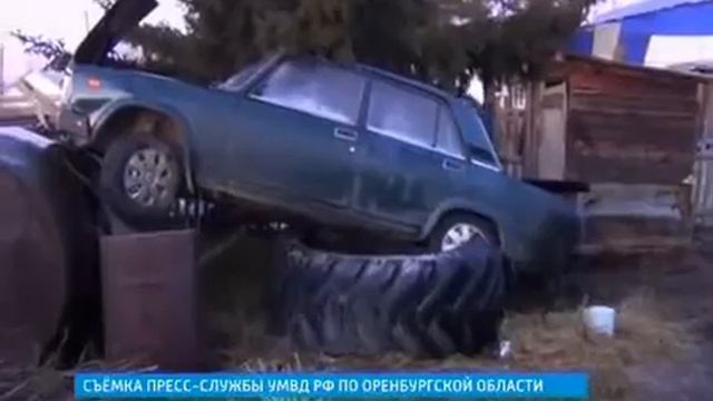 Потерявший сознание водитель пробил забор и въехал во двор частного дома смотреть онлайн