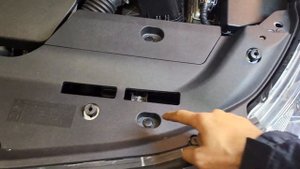 ( How to ) 2009 Toyota verso front Bumper Removal