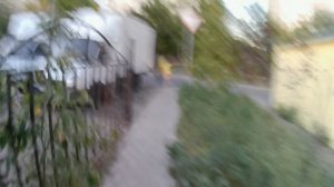 троллим бомжа на заброшке