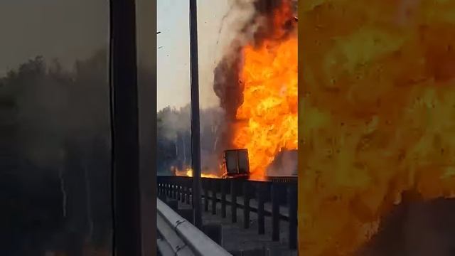 В Тюмени на объездной дороге взорвалась газель, причина пожара неизвестна,