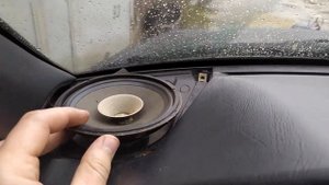 Музыка Мерседес w124 1993 года . Меняем штатные динамики .