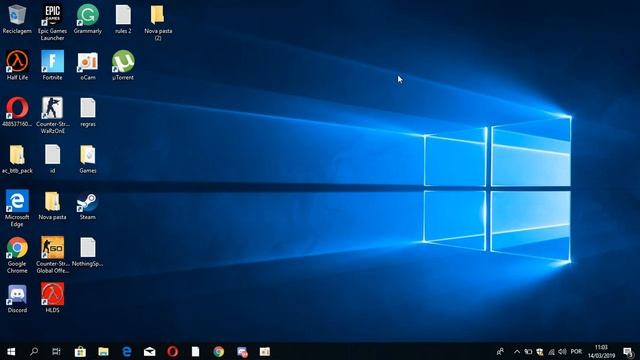 You can play CS 1.6 in your school! смотреть онлайн