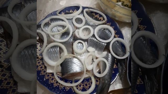 Отварной картофель с луком и укропом ?