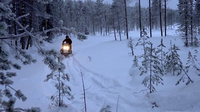#Nordfin, freeriding our snowmobile the #lynx, Commander 850 e in deep pow. смотреть онлайн