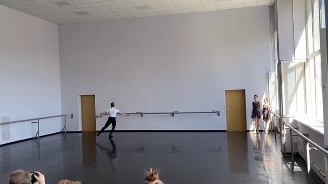 Фарид Казаков - Выпускной государственный экзамен по классическому танцу. МГИК (сдан на отлично) смотреть онлайн