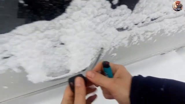 Замерз замок в машине. Показываю как  его открыть