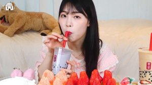 Асмр с клубниками и клубничных мармеладов в топ?✅