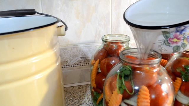 РЕЦЕПТ МАРИНОВАННЫХ СЛАДКИХ ПОМИДОР. ЕСЛИ НА СТОЛЕ СТОИТ ЭТА ЗАКУСКА, ВСЕ ОСТАЛЬНОЕ НЕ ВАЖНО.