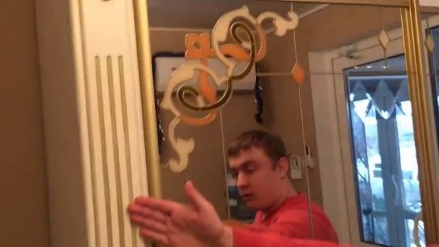 Шкаф-купе из массива с карнизом. Раздвижная система Браун. Двери витраж. Фурнитура Блюм. Шкафы Киев