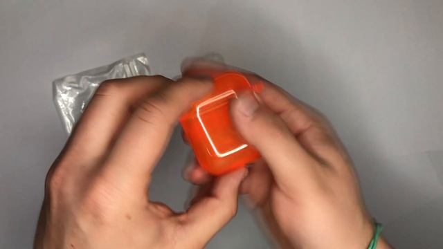 Видео обзор: Чехол для Apple AirPods силиконовый ярко-оранжевый смотреть онлайн