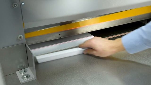 GRAFCUT 73 Бумагорезательные машины