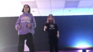 танец под песню ,,Нас не догонят"