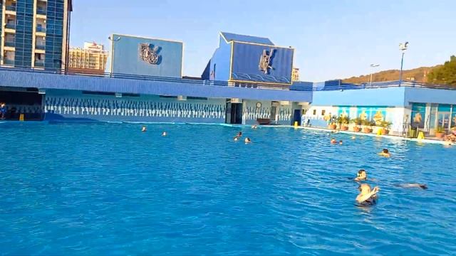 СОЧИ, АДЛЕРКУРОРТ. ОТКРЫТЫЙ ПОДОГРЕВАЕМЫЙ БАССЕЙН.
