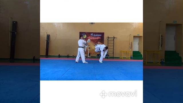 Говорят, это старая школа... тхэквондо в 45 лет смотреть онлайн