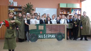 ГБОУ СОШ №430, 4-Б, инсценированная песня "Дорога на Берлин"