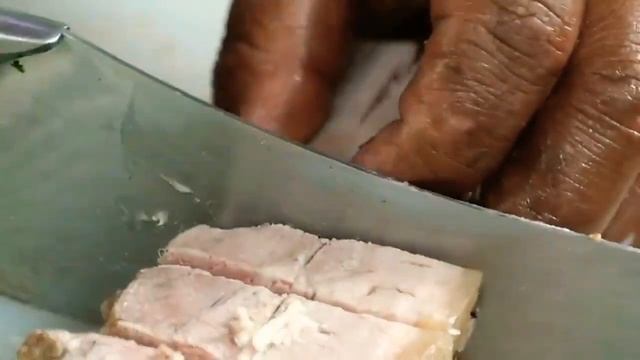 Тайская Кулинария - ХРУСТЯЩАЯ СВИНАЯ ГРУДИНКА радужный жареный рис Бангкок Таиланд смотреть онлайн