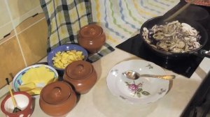 Индейка в горшочке с картошкой, грибами и сыром.