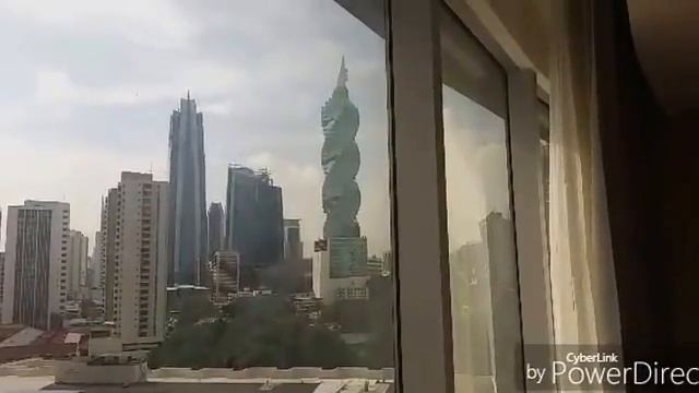 Panama City flying in to PTY airport смотреть онлайн