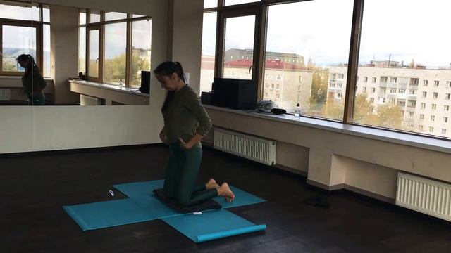 Хатха йога. Занятие 9. Для начинающих. Здоровая спина. Александра Тата.