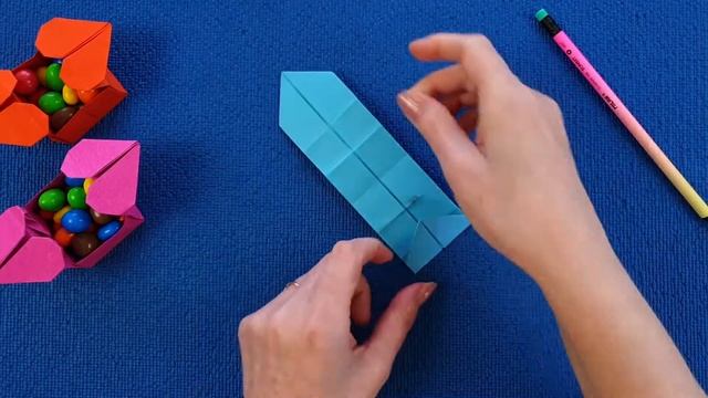 Как сделать коробку из бумаги. Оригами коробочка для подарка. Бумажные поделки. смотреть онлайн