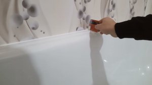 Чем заделать щель между ванной и стеной