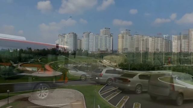 Парковая зона Астаны - отличное место для семейного отдыха. Вид с высоты птичьего полёта.