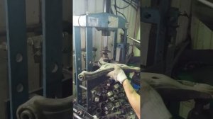 выпрессовка сайлентблока из рычага передней подвески