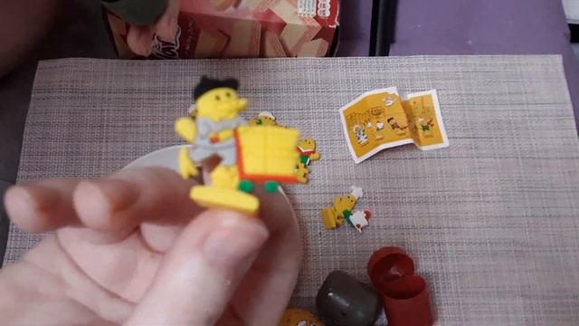 Обзор игрушек киндеров шоколадное яйцо Утконос. Бесплатные новинки. смотреть онлайн