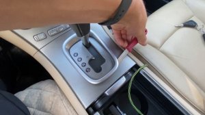 Как переключить рычаг кпп на Субару Трибека? ( где же эта кнопка?!)