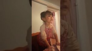 Девочка ругается матом на тетю