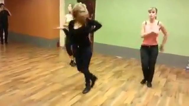 kurz ženy bachata pokročilý s Katrin смотреть онлайн