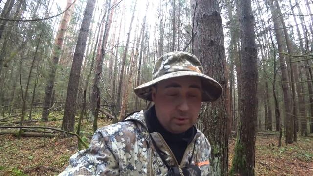 ЕЛЕ НОГИ УВОЛОК НО КРЫШУ СДЕЛАЛ!  СТРОЮ ЗЕМЛЯНКУ ОДИН В ТАЙГЕ  Перекрываю крышу