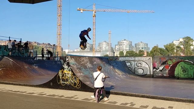 Skatepark training by EUCtrainer. #EXC #EUC #euctrainer #begode #моноколесо #eucrider #gotway смотреть онлайн