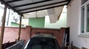 Навес для авто на сваях почти завершен.