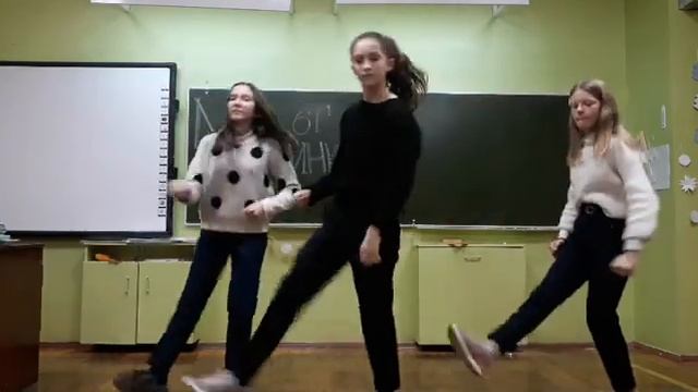 Танец под песню "Малинки" смотреть онлайн