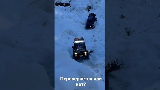 Land Cruiser 70 на вертикальном подъеме