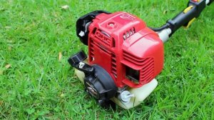 Honda UMK425U 25cc 4-Stroke Brushcutter String Trimmer Line Trimmer Startup Cold Start Revving Soun