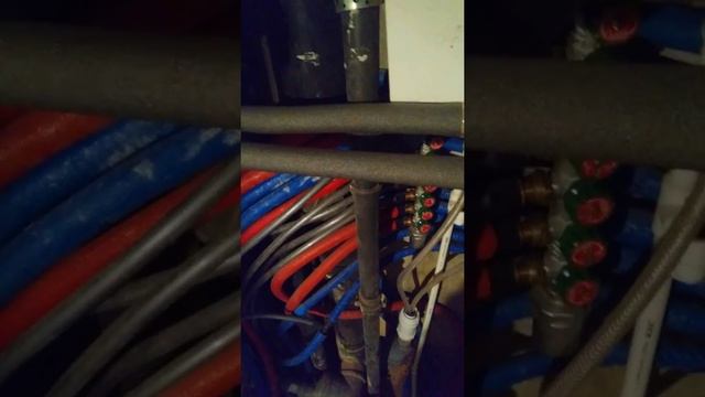 Сборка коллектора ГВС и ХВС, гаситель гидроударов, сухой сифон, трубы Рехау смотреть онлайн