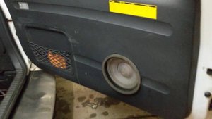 Саб в штатное место RAV4