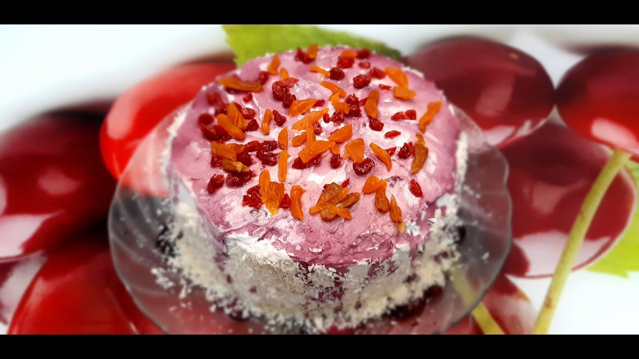Вкусный домашний торт "Ягодка", воздушный бисквит с нежным сливочным кремом.