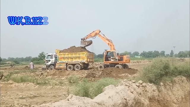 Doosan Excavator 160 & UD Nissan Diesel Truck from Japan is carrying heavy weight in Pakistan смотреть онлайн