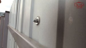 Установка адресной таблички на забор
