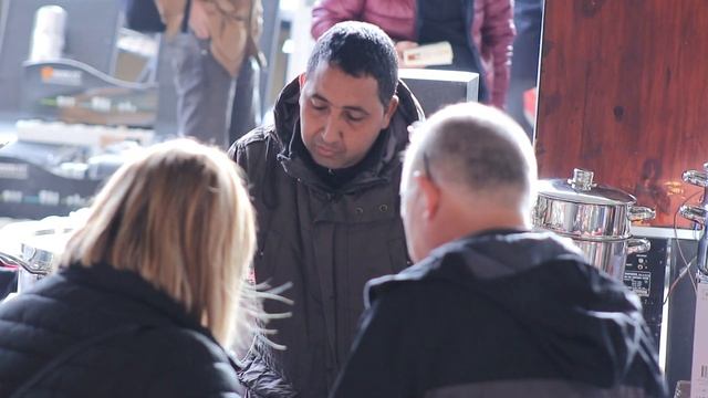 Достали эти рыночные отношения! Каждый хочет продать себя по дороже...