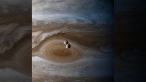 Ио и Европа на фоне Юпитера.