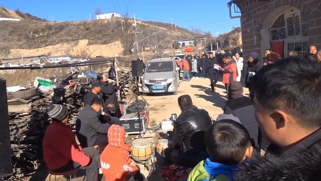 陕北大山里的结婚喜宴，10只羊一锅炖，300多人共餐，真热闹！【陕北霞姐】 смотреть онлайн