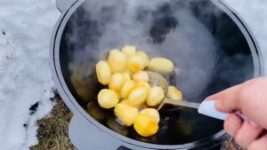 Картошка по деревенски в казане на огне просто объедение готовлю каждый день