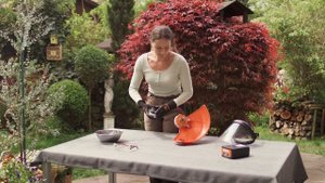 Attach PolyCut 6-2 to brushcutter | STIHL